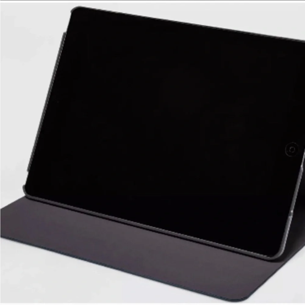 NWT. heyday Apple folio case